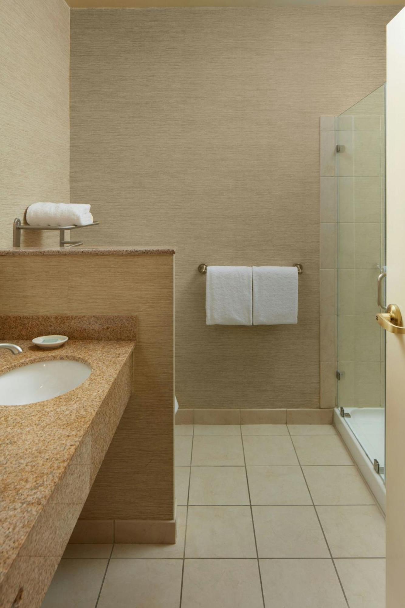 Courtyard Charleston 3*