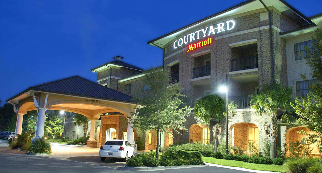 Courtyard Charleston Hotel