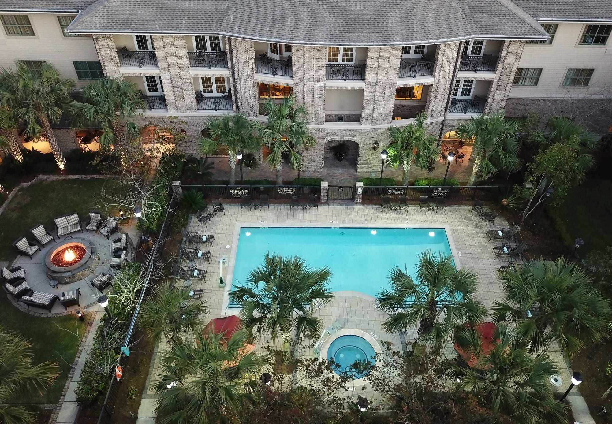 Courtyard Charleston 3*